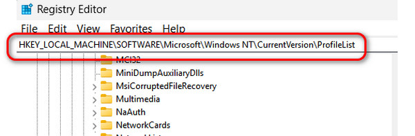 Zoek Defaultuser0 in de Register-editor.