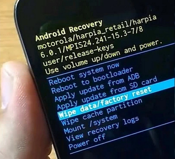 Wybierz przycisk Wyczyść dane Przywróć ustawienia fabryczne