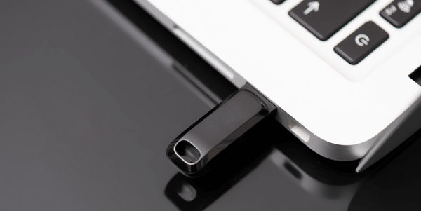 Irrota USB-liitäntä